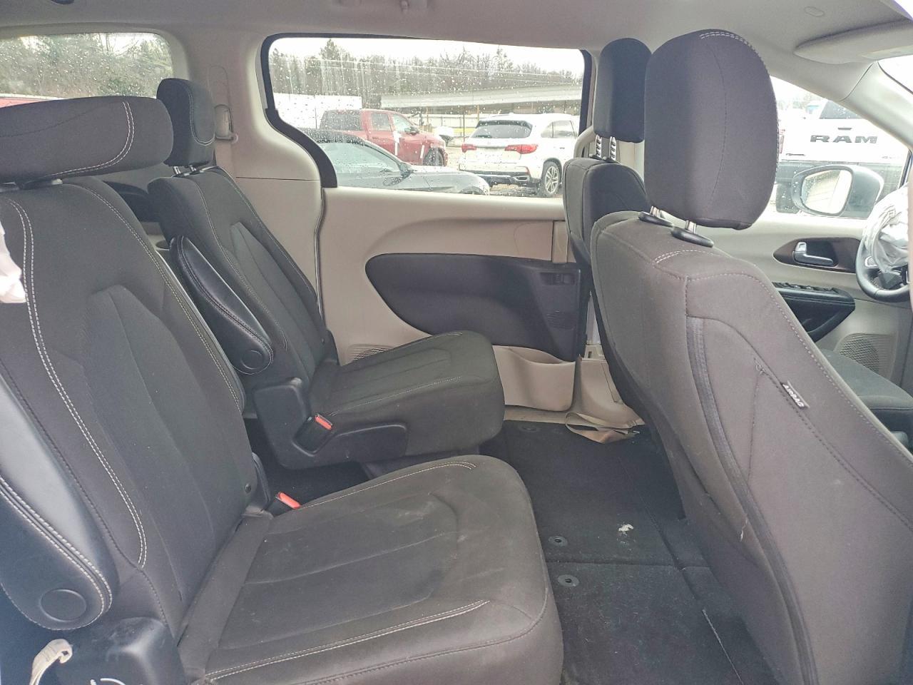 2022 CHRYSLER Voyager