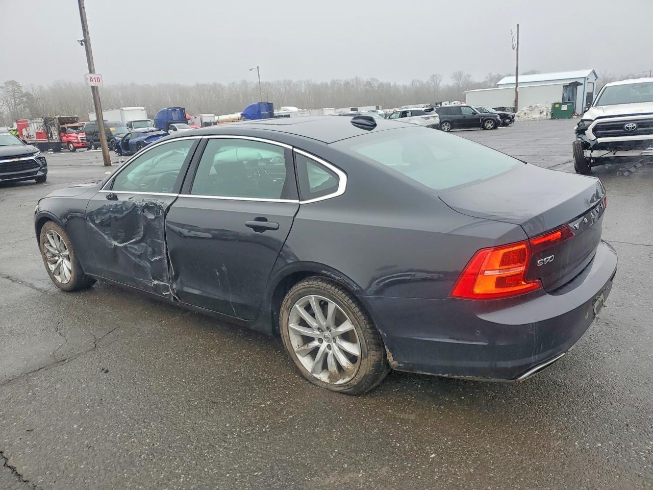 2018 VOLVO S90