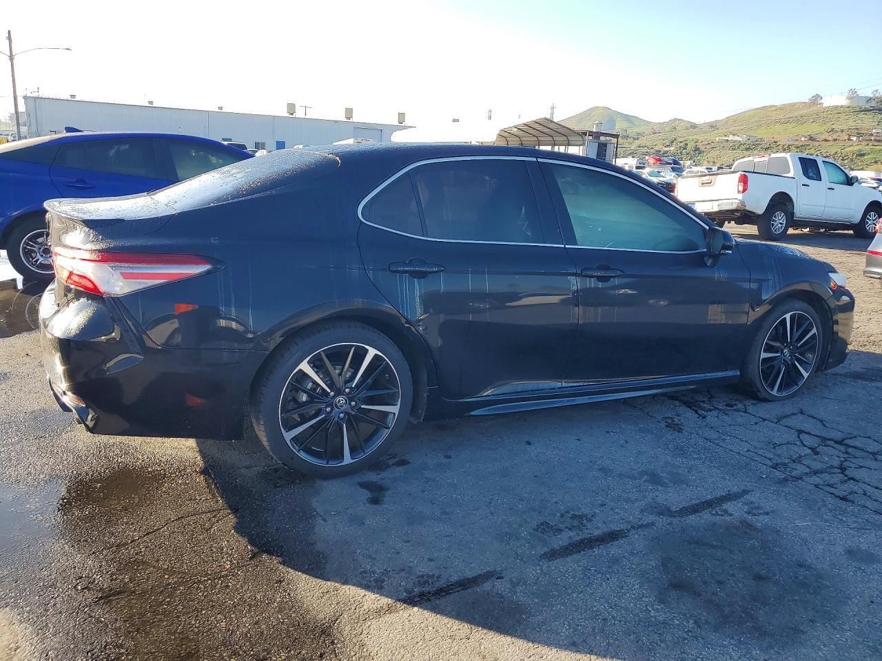 2018 TOYOTA CAMRY