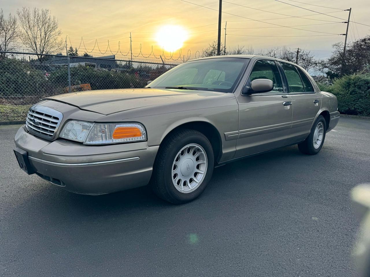 2001 FORD Crown Victoria