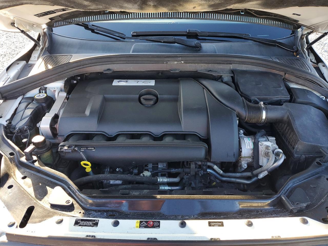 2015 VOLVO XC60