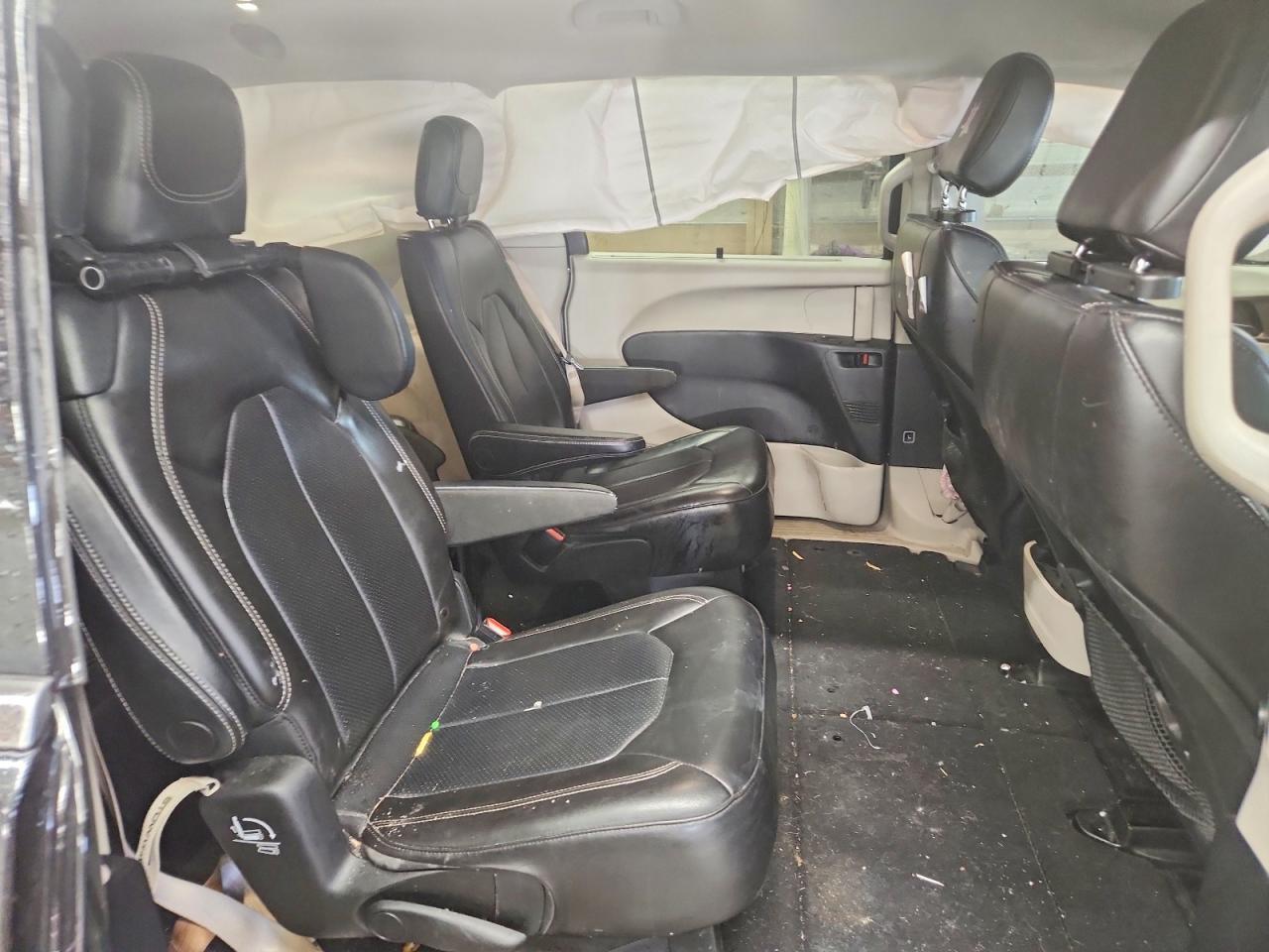 2020 CHRYSLER Voyager