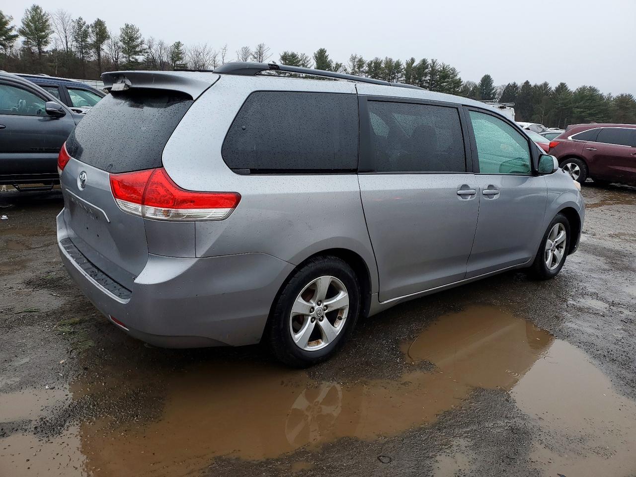 2013 TOYOTA SIENNA