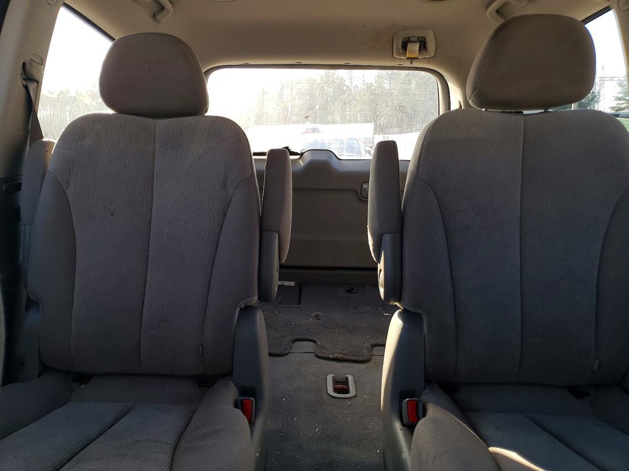2011 KIA SEDONA