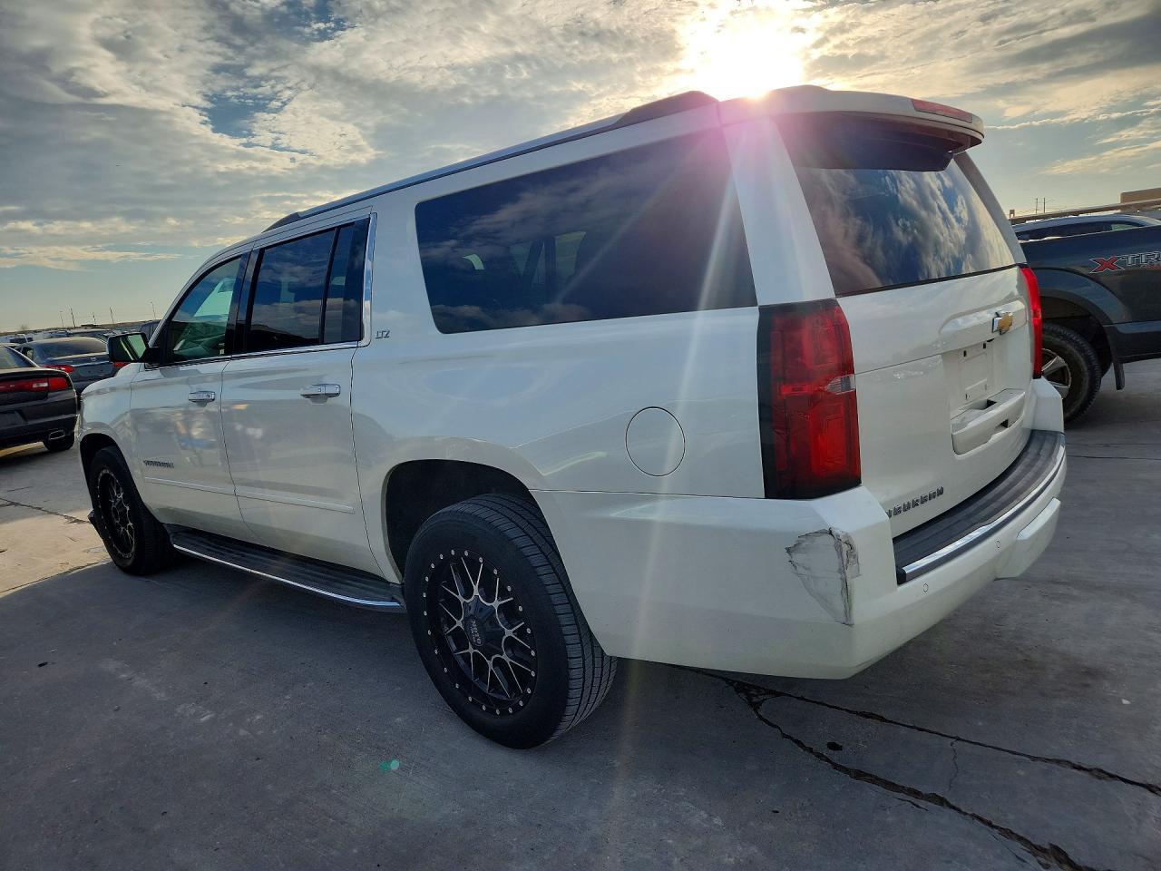 2015 CHEVROLET Suburban