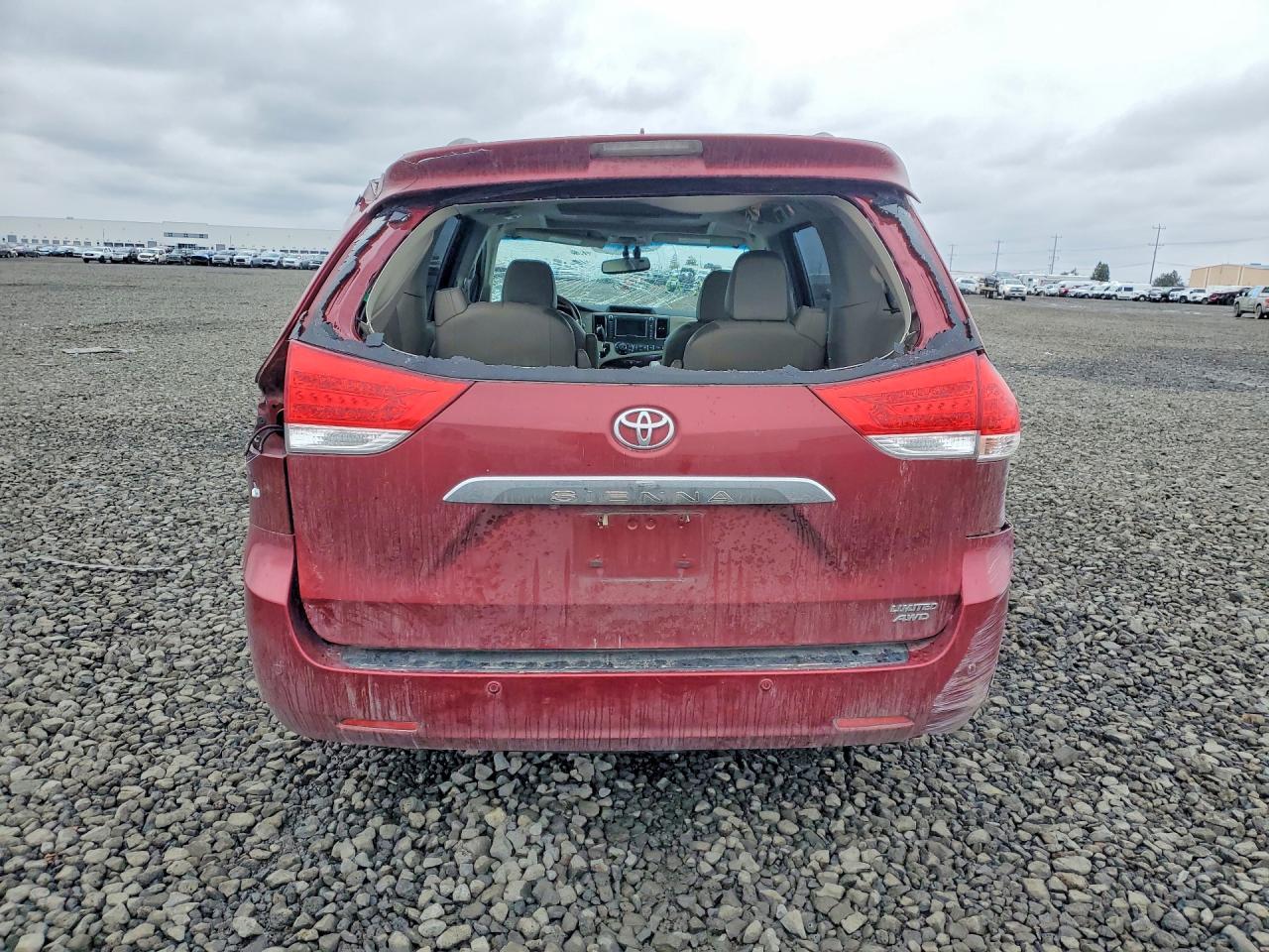 2011 TOYOTA SIENNA