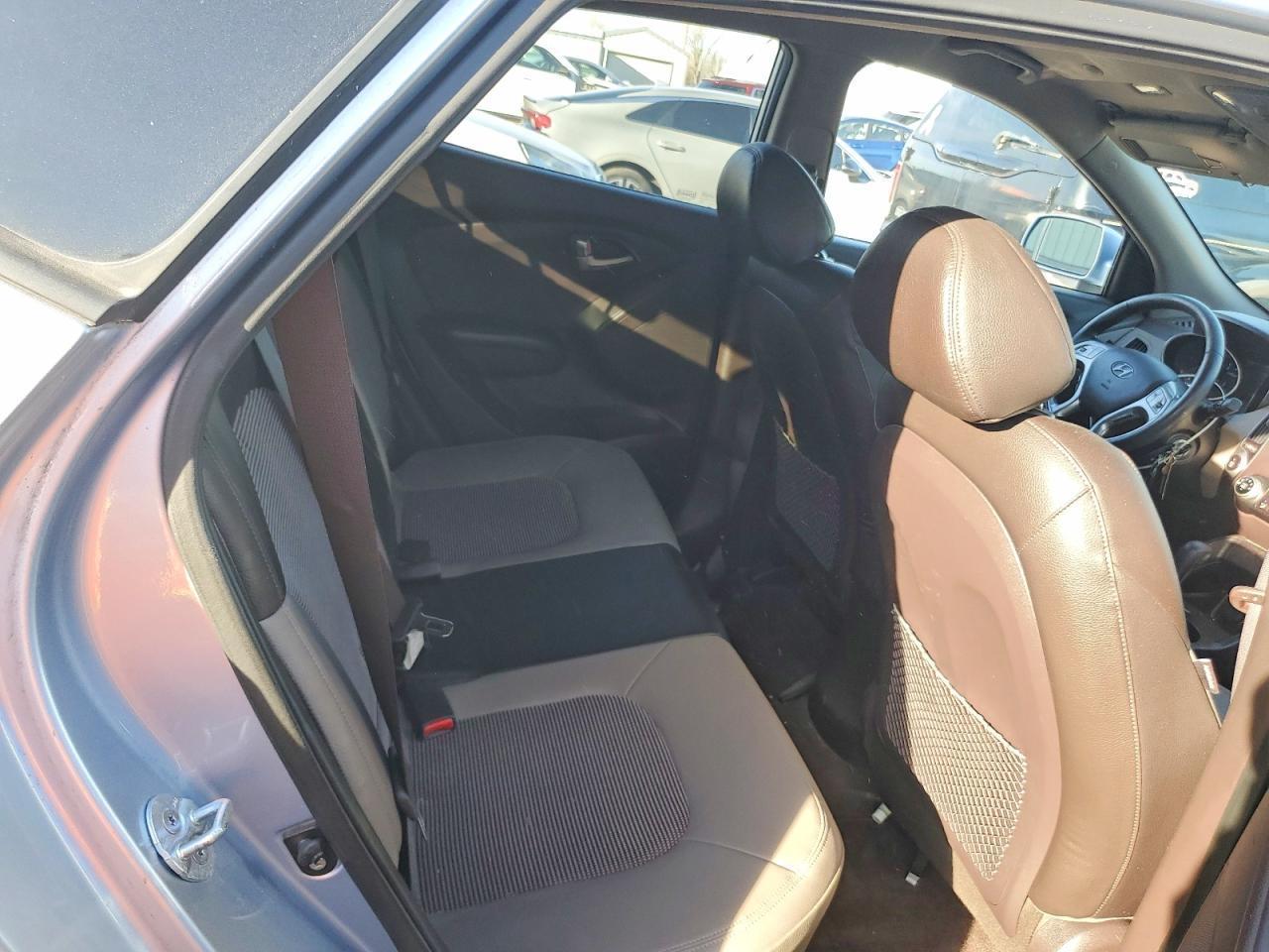 2010 HYUNDAI TUCSON