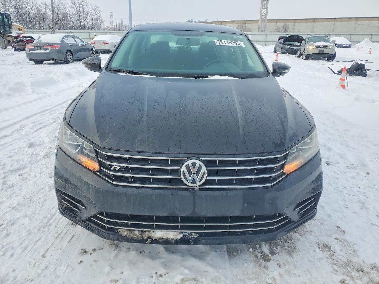 2016 VOLKSWAGEN Passat