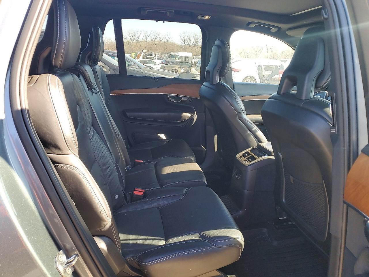 2016 VOLVO XC90