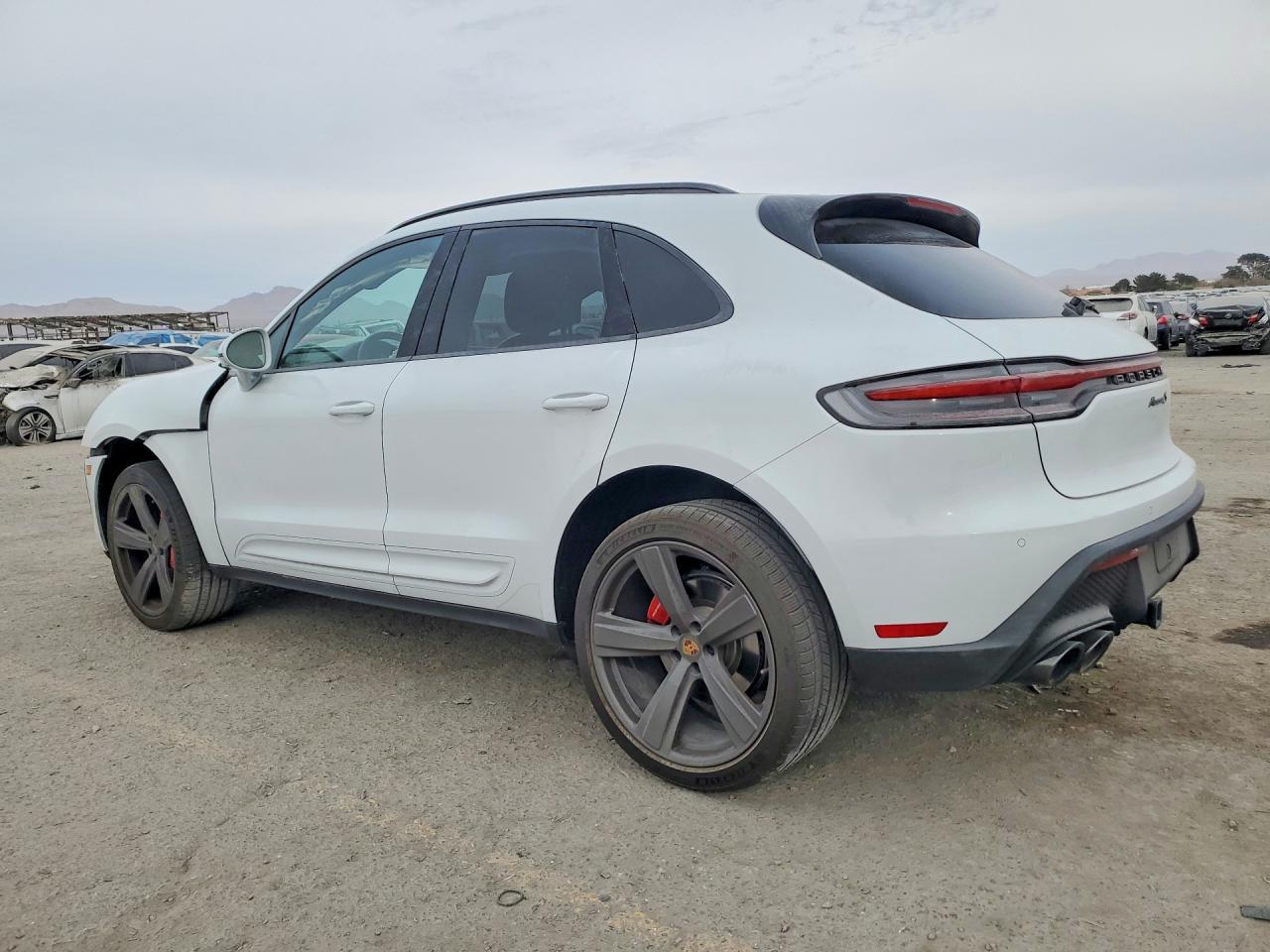 2025 PORSCHE Macan
