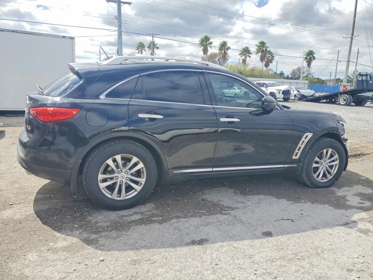 2011 INFINITI FX35