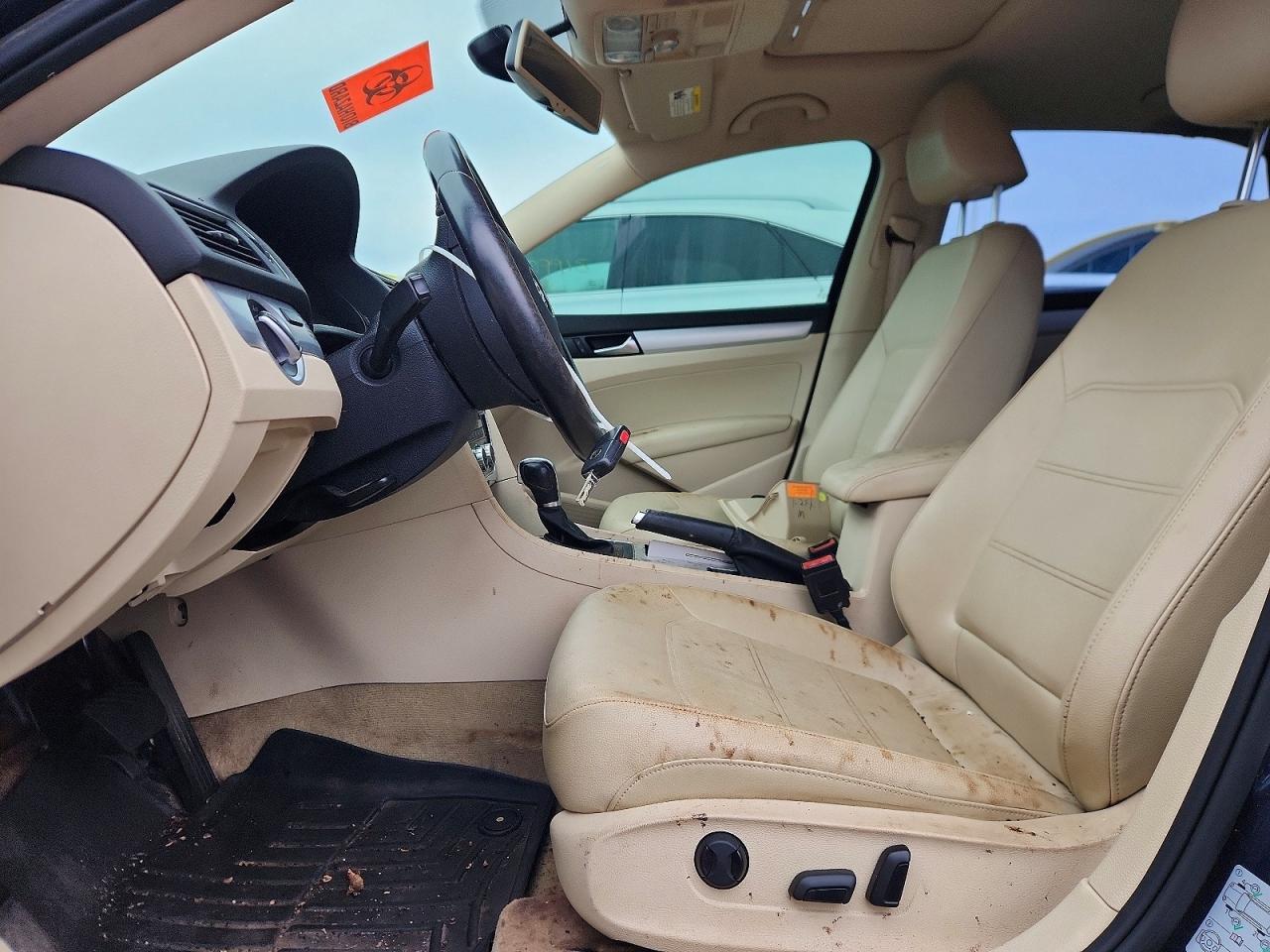 2012 VOLKSWAGEN Passat