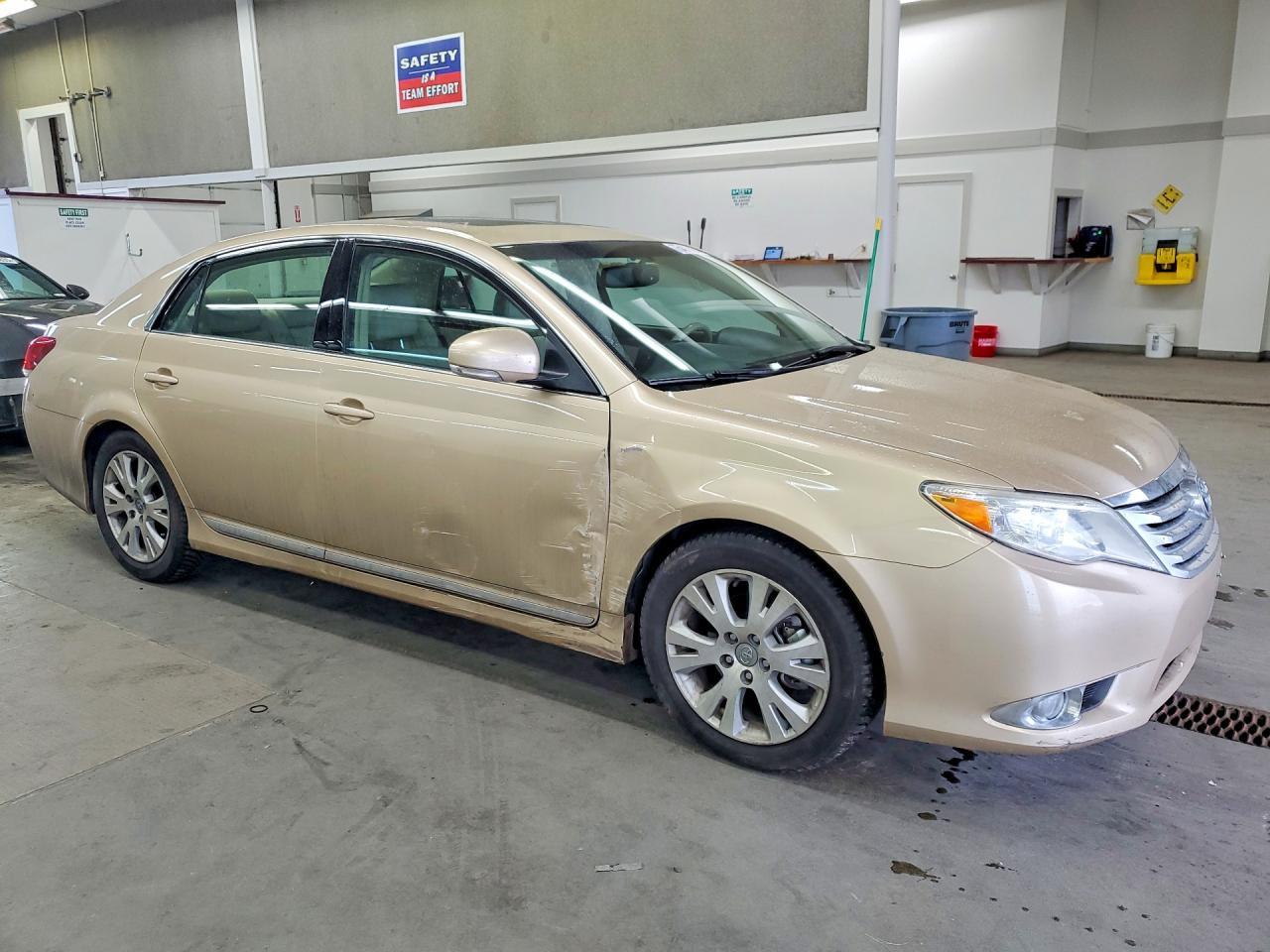 2011 TOYOTA Avalon