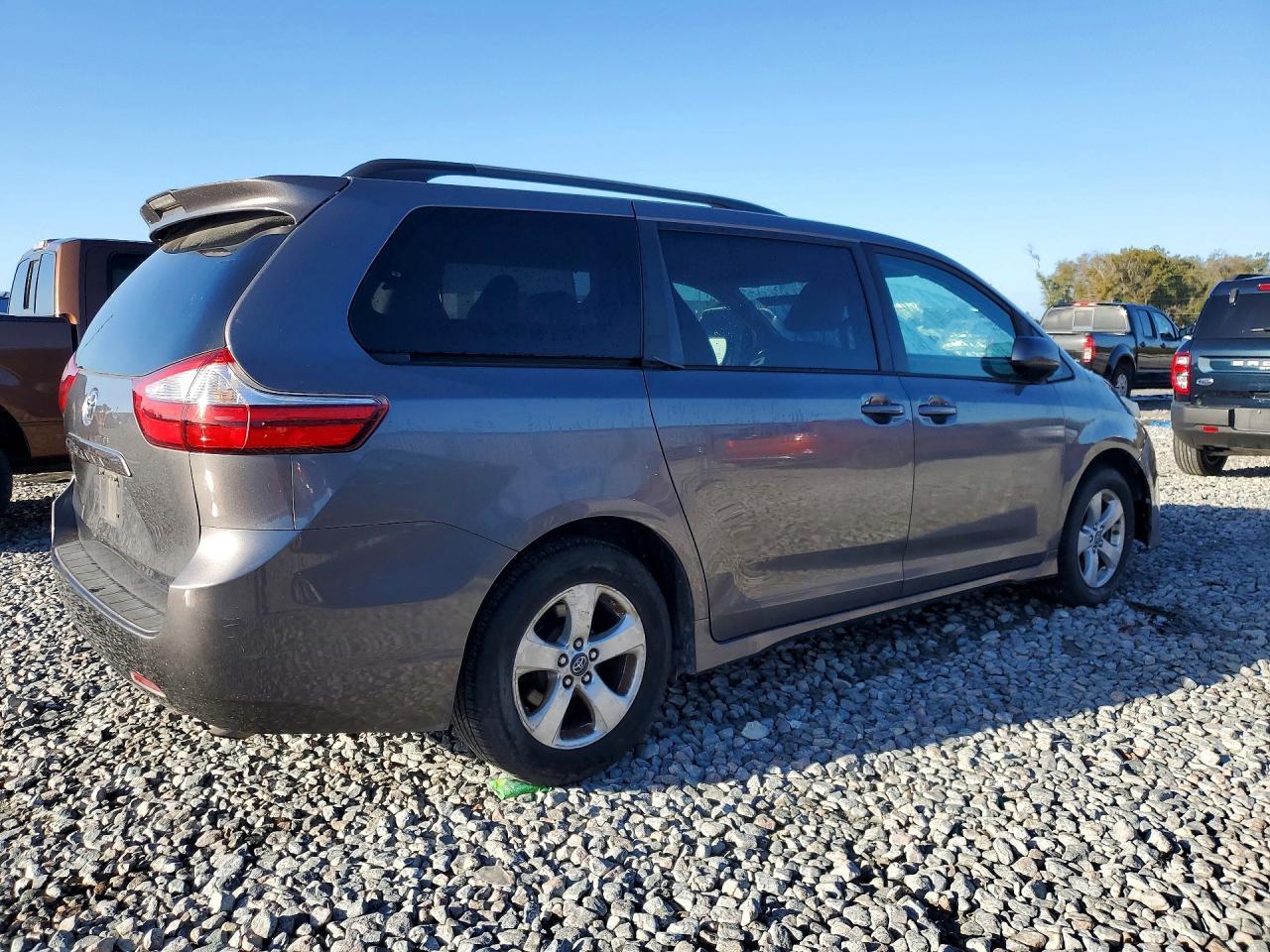 2018 TOYOTA SIENNA