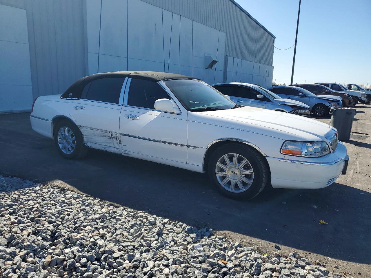 2010 LINCOLN Town Car