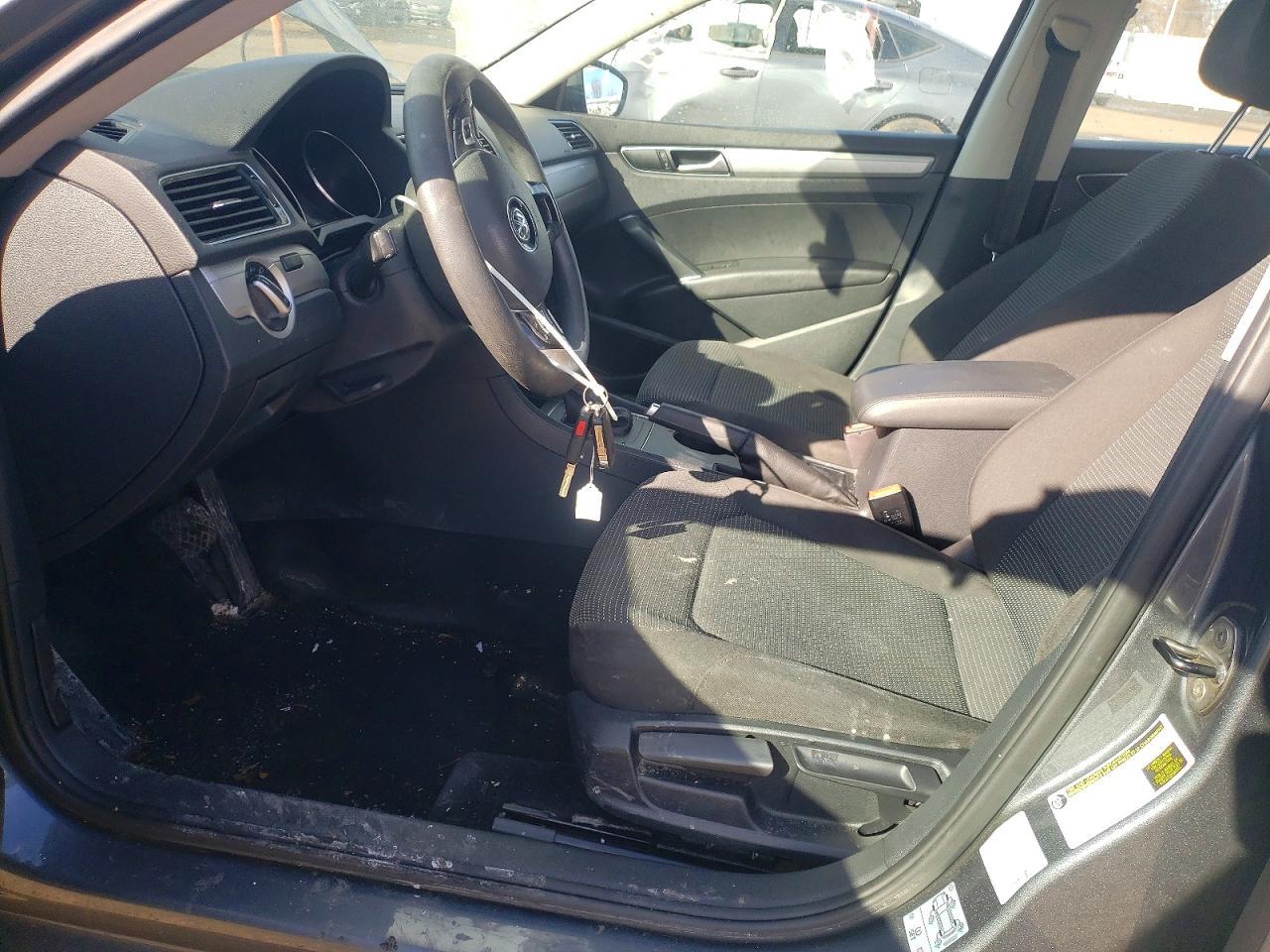2016 VOLKSWAGEN Passat