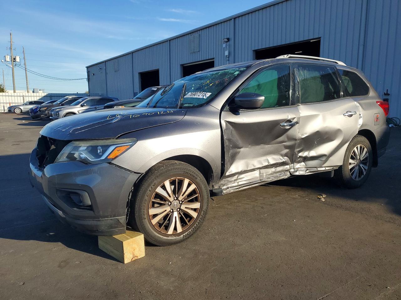 2017 NISSAN PATHFINDER