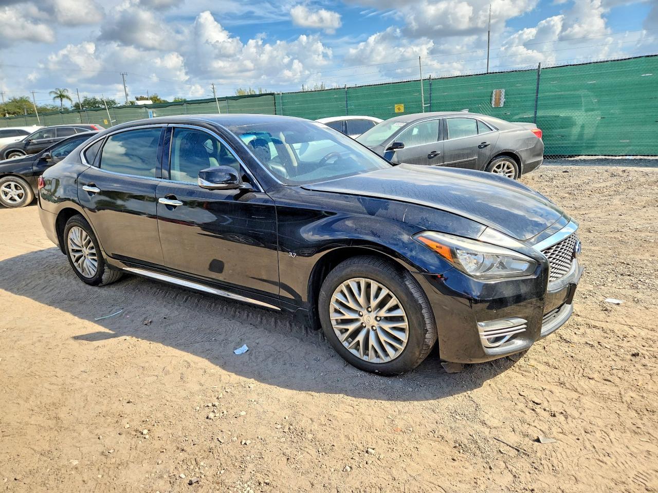 2015 INFINITI Q70