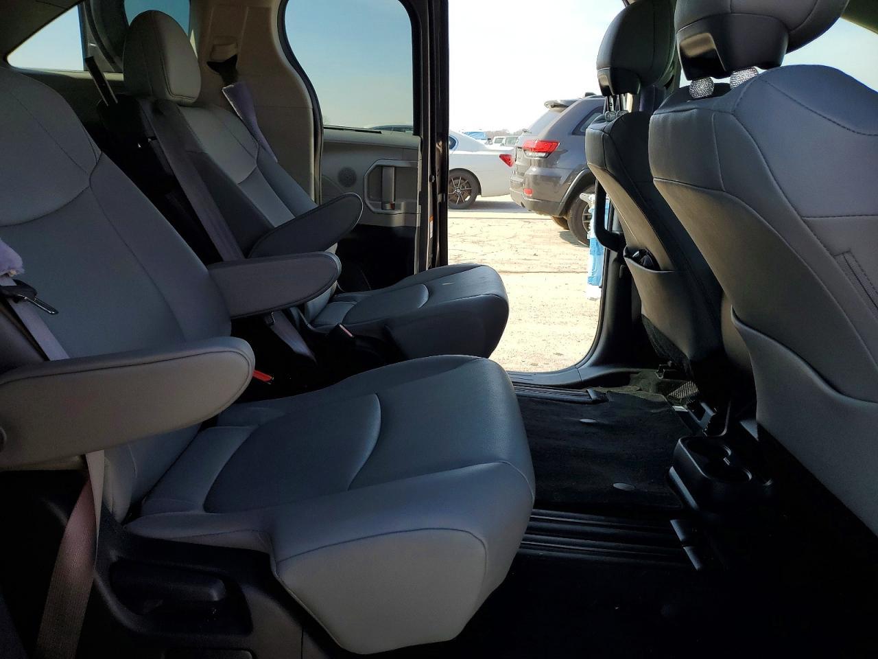 2023 TOYOTA SIENNA