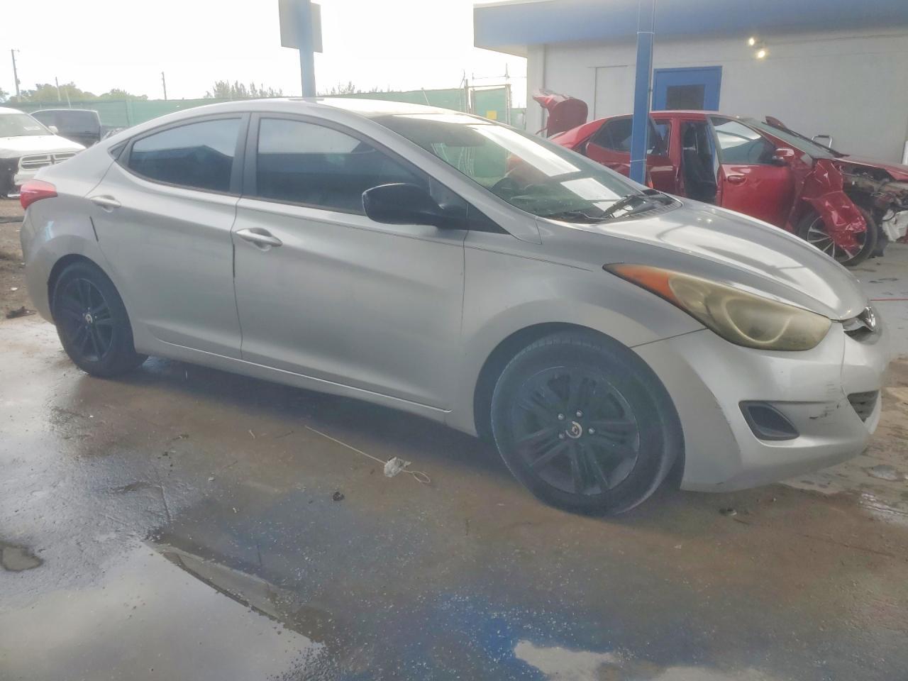 2012 HYUNDAI ELANTRA