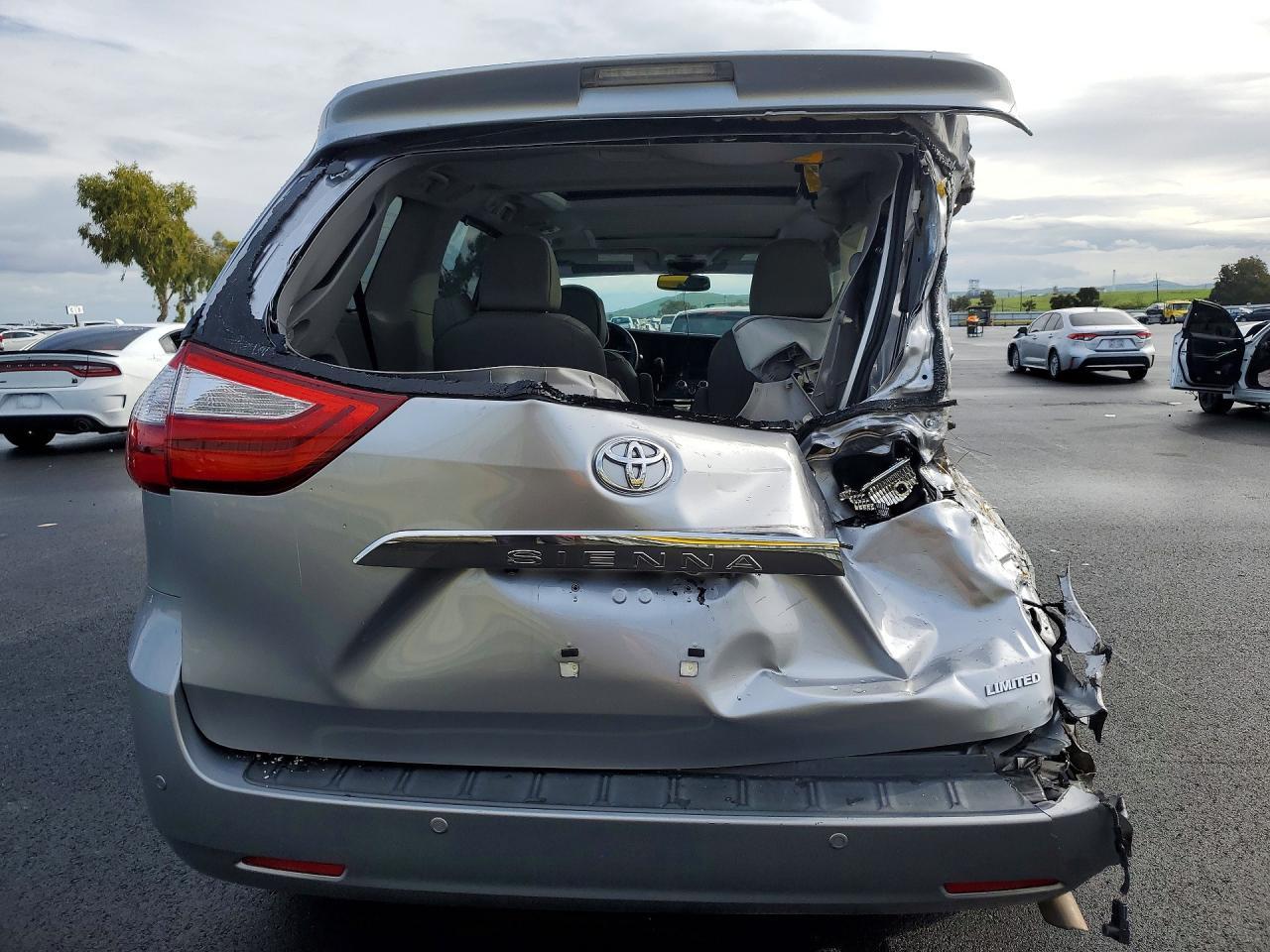 2017 TOYOTA SIENNA