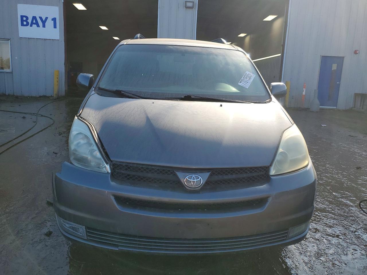 2004 TOYOTA SIENNA