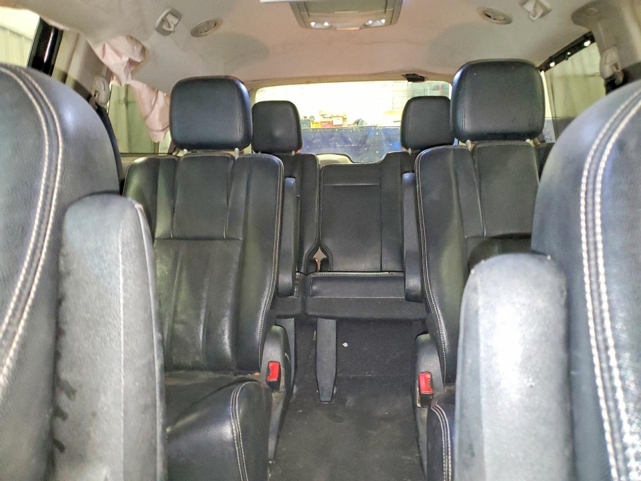 2012 CHRYSLER Town & Country