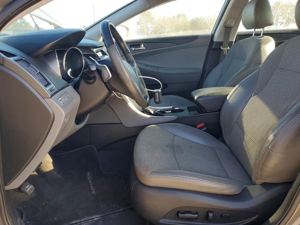 2011 HYUNDAI SONATA