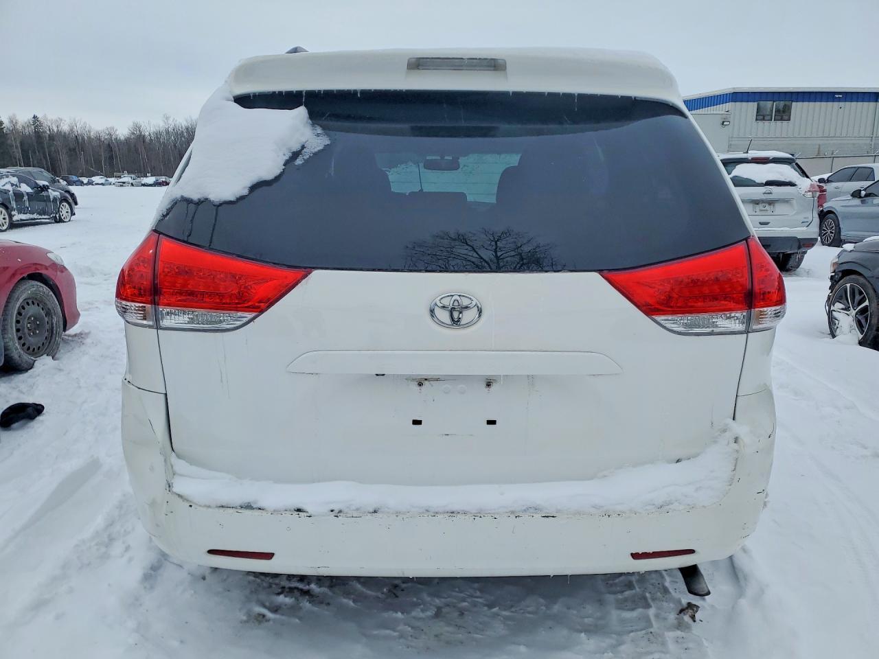 2013 TOYOTA SIENNA