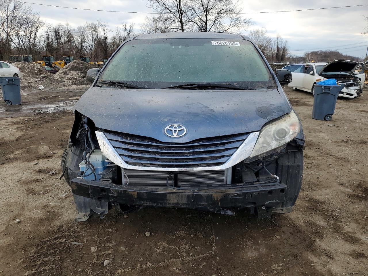 2016 TOYOTA SIENNA