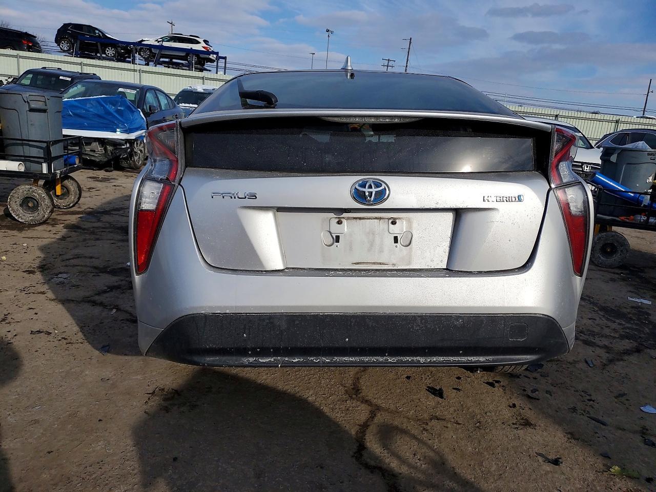 2016 TOYOTA PRIUS