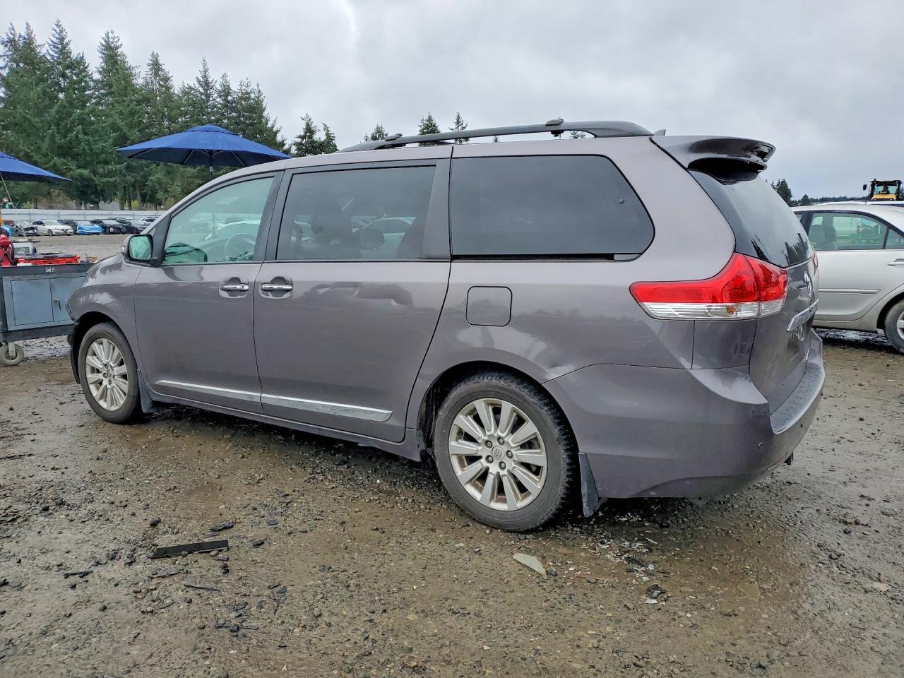 2014 TOYOTA SIENNA