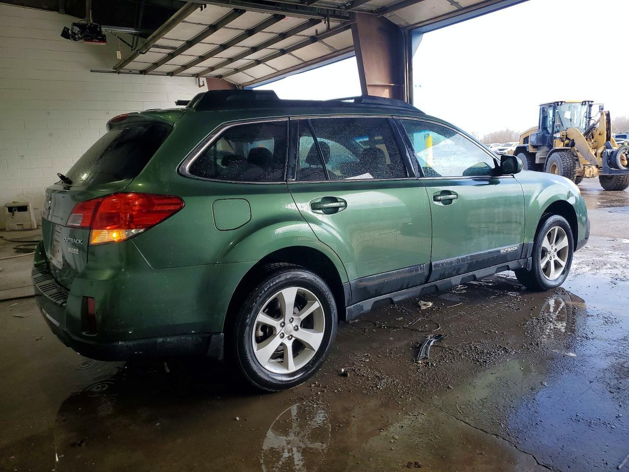 2013 SUBARU Outback