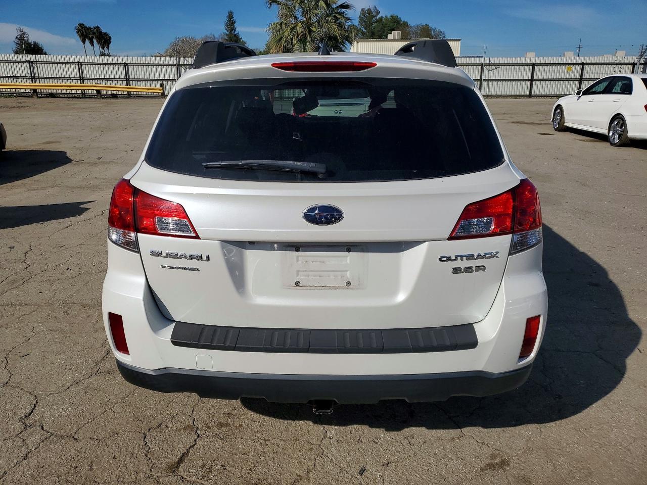 2013 SUBARU Outback