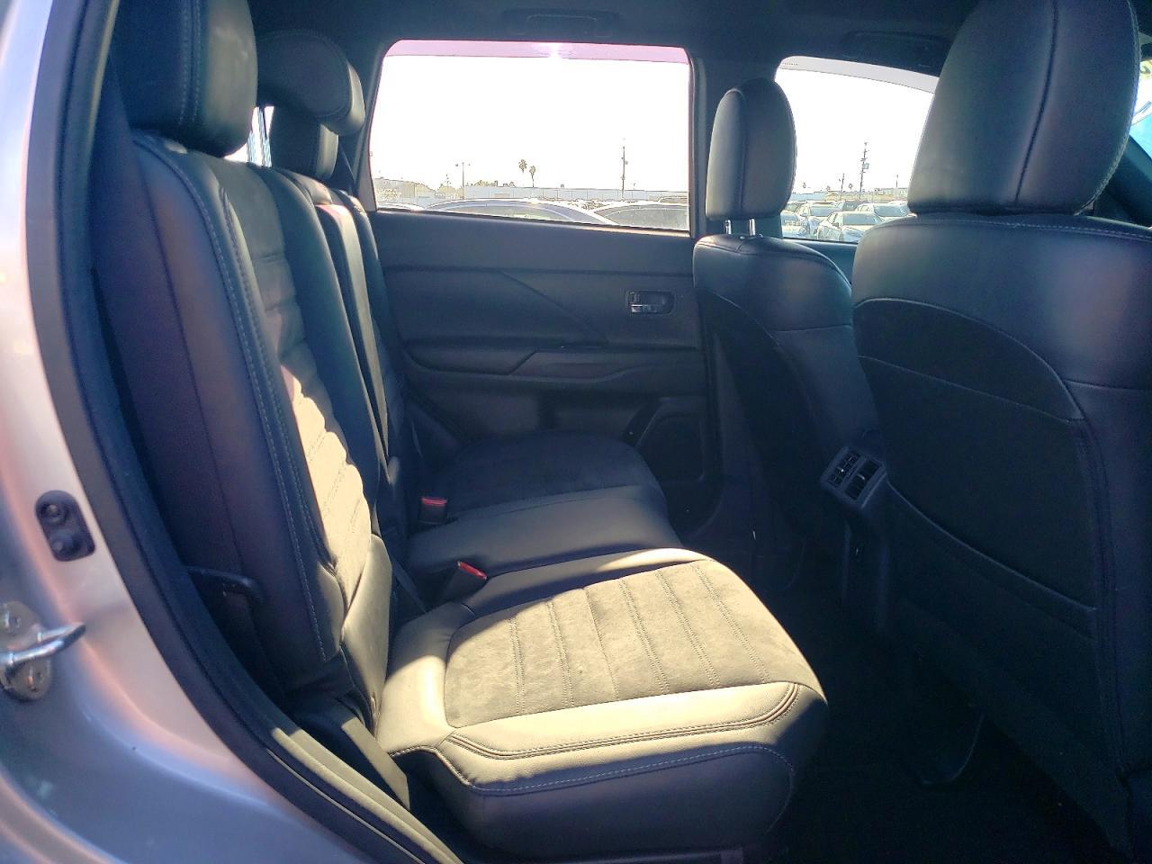 2019 MITSUBISHI outlander