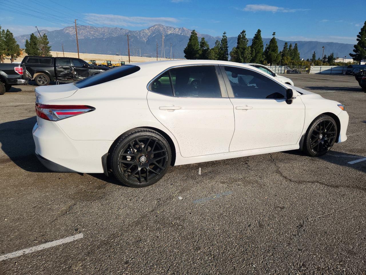 2018 TOYOTA CAMRY