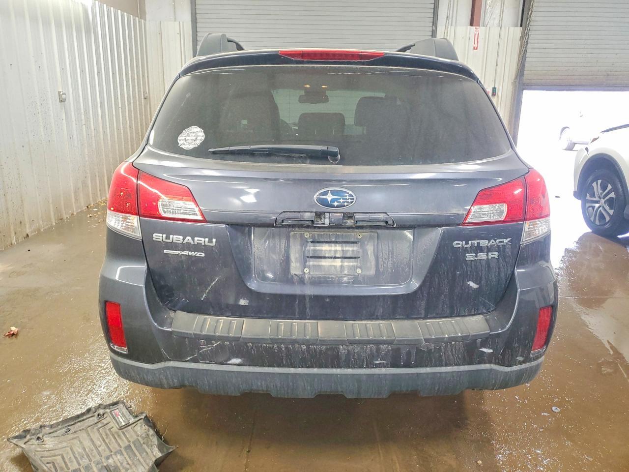 2010 SUBARU Outback