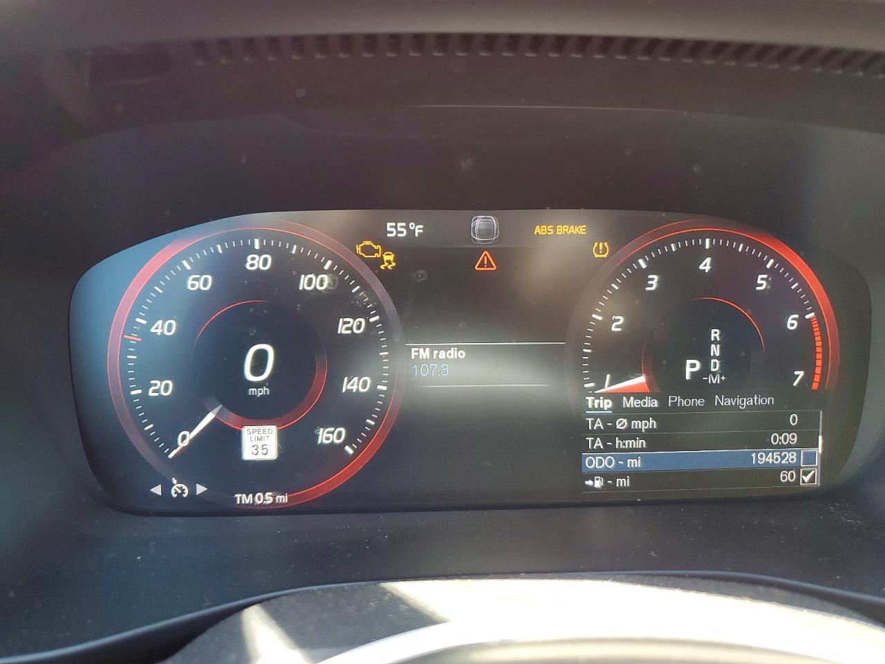 2020 VOLVO XC40