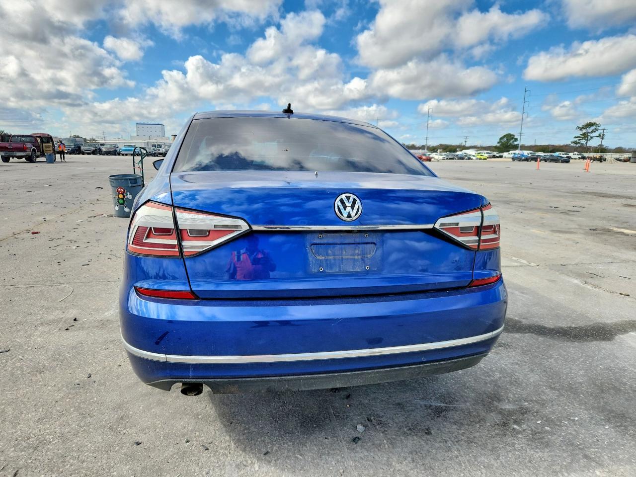 2016 VOLKSWAGEN Passat