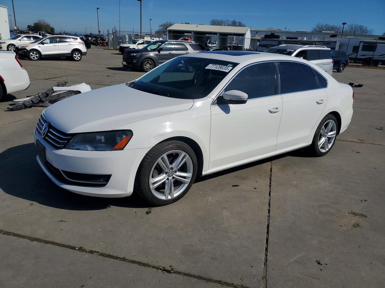 2014 VOLKSWAGEN Passat