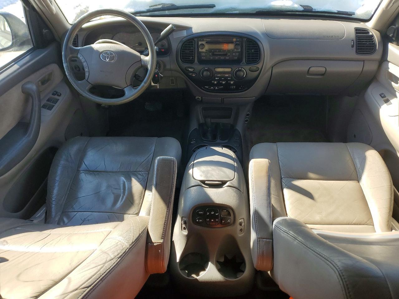2004 TOYOTA Sequoia