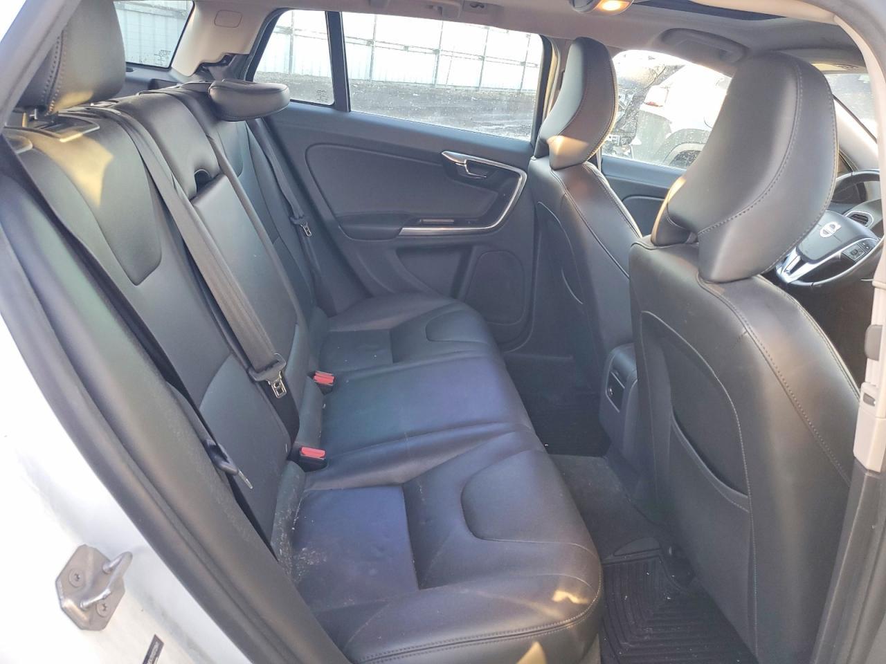 2017 VOLVO V60