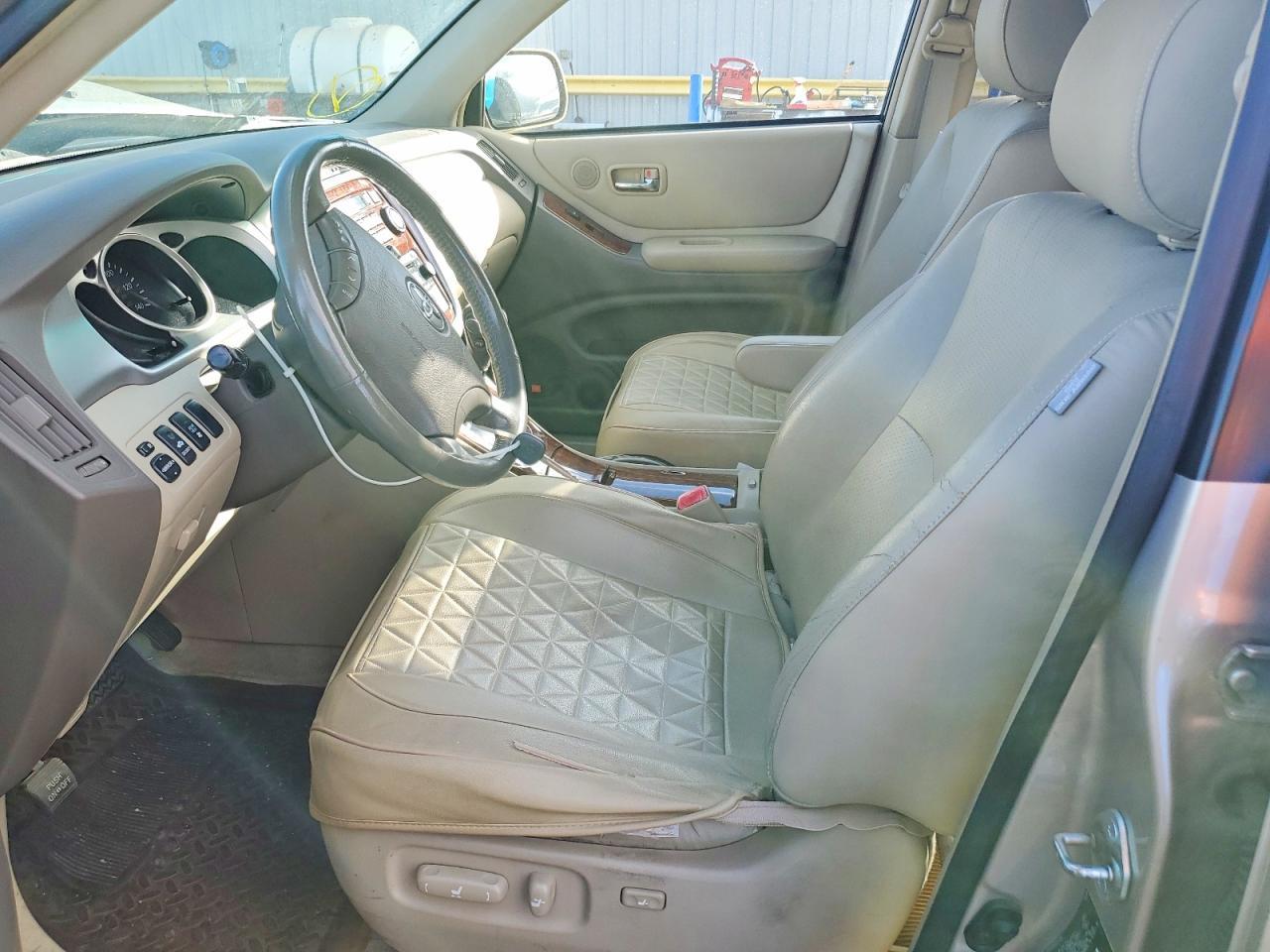 2004 TOYOTA HIGHLANDER
