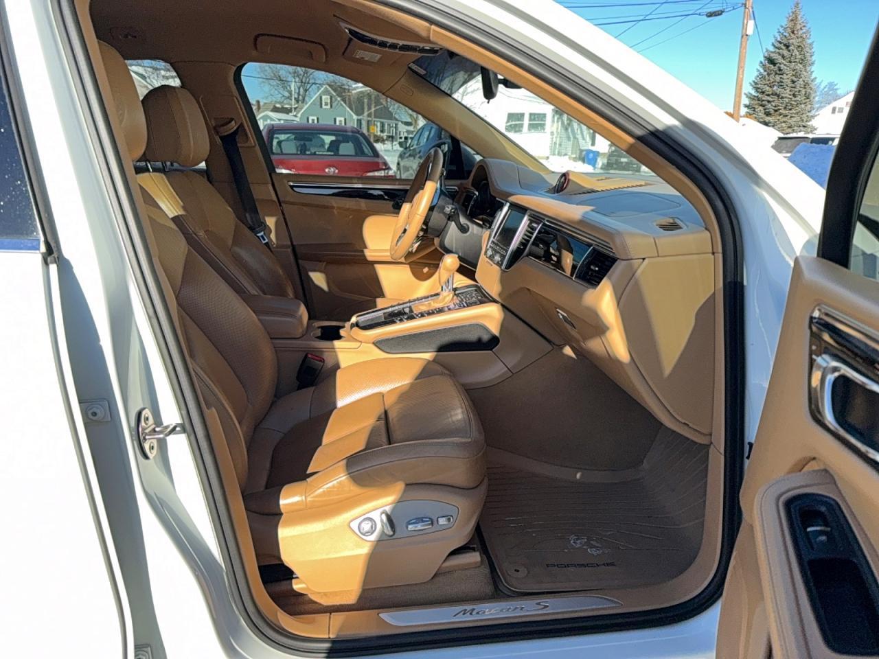 2015 PORSCHE Macan