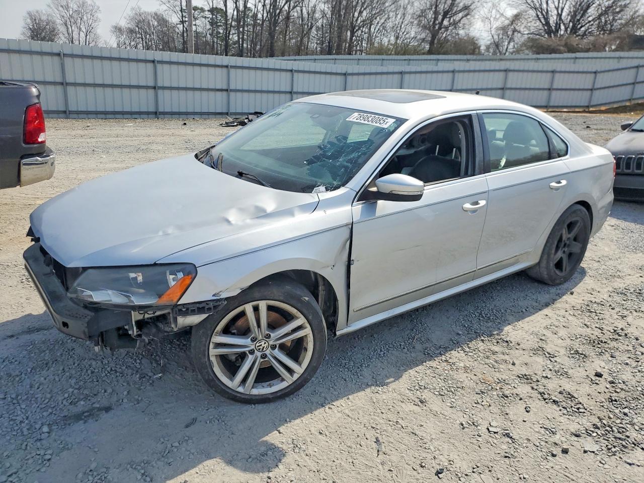 2014 VOLKSWAGEN Passat