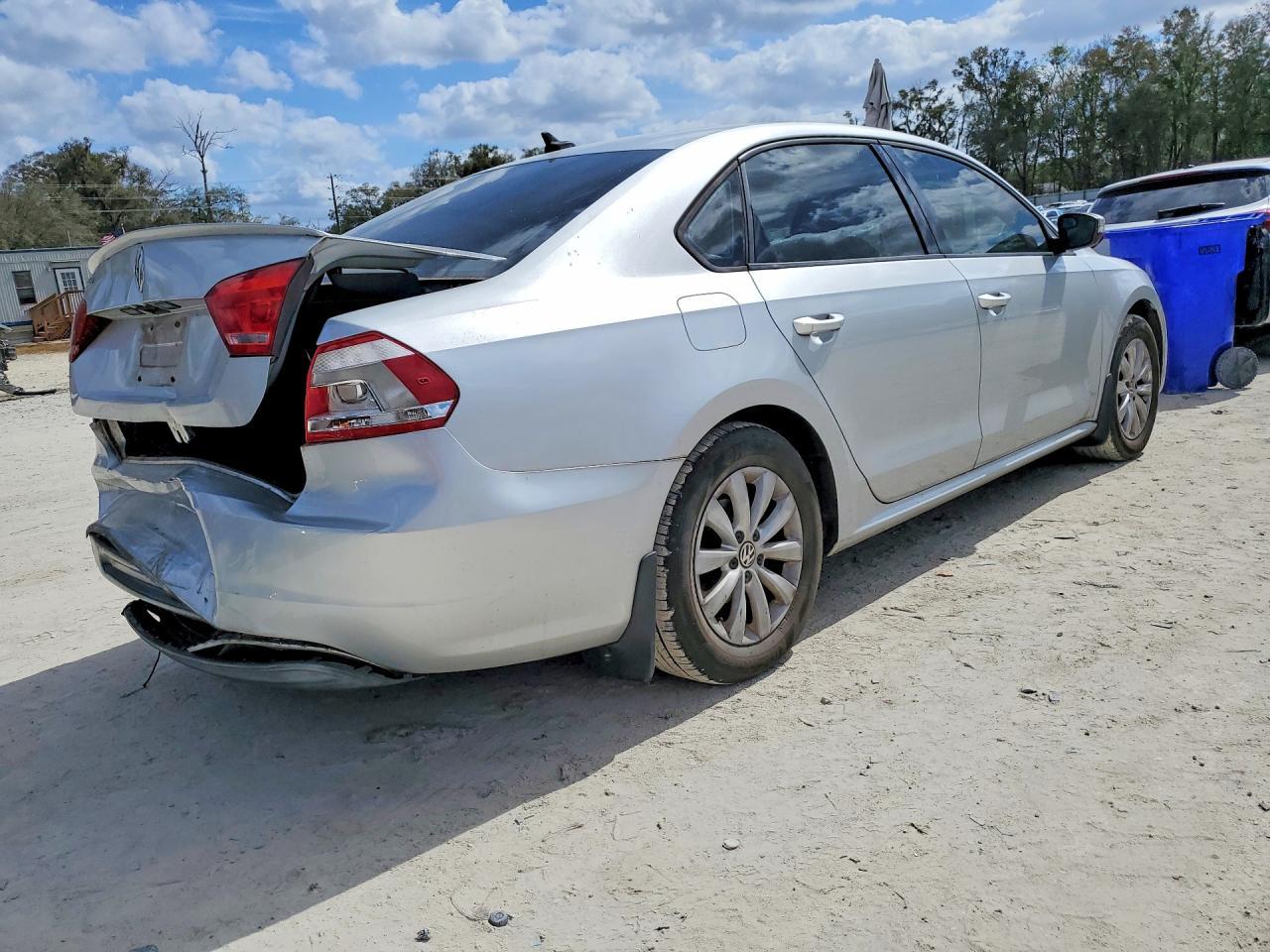 2014 VOLKSWAGEN Passat