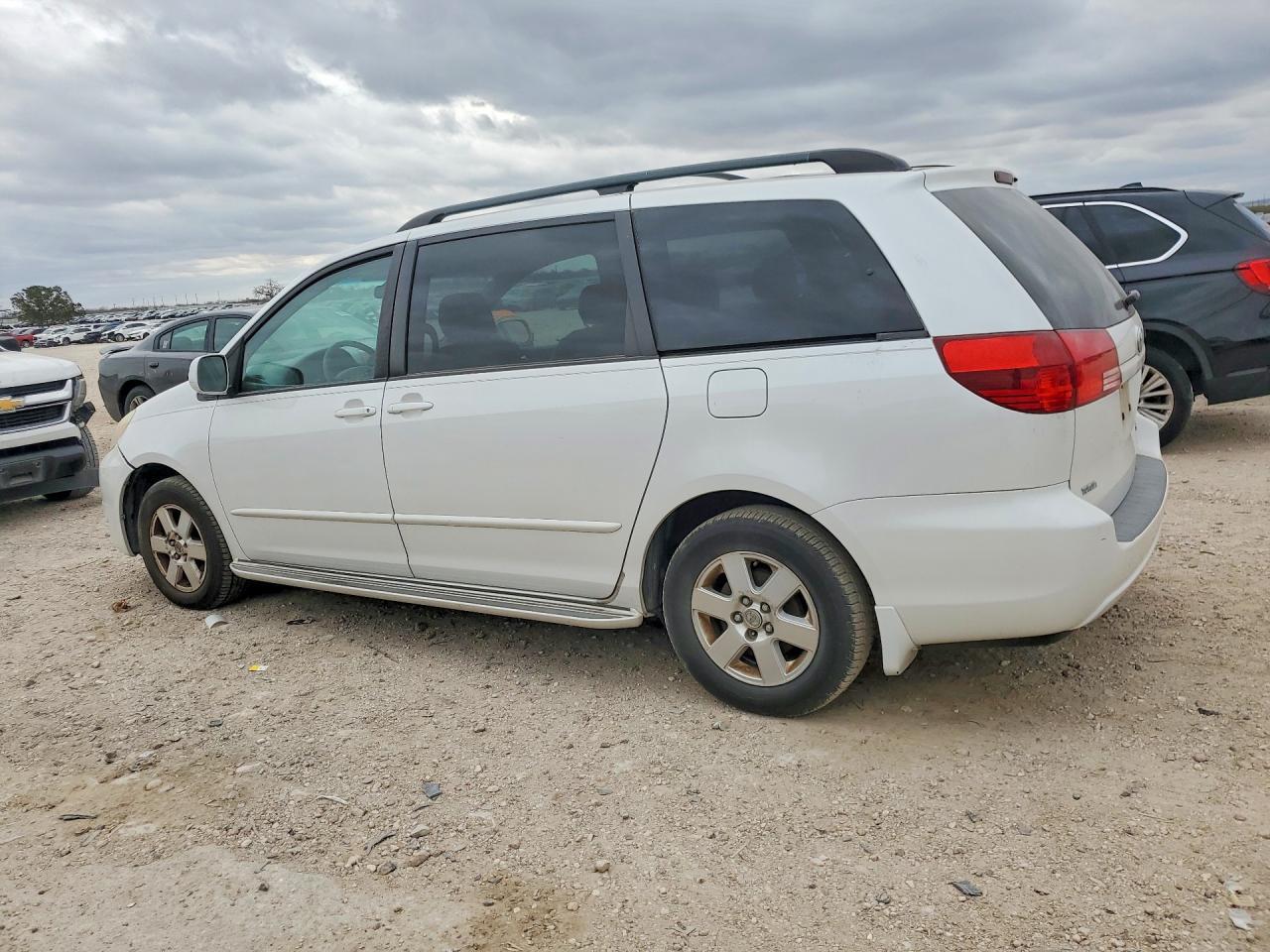 2004 TOYOTA SIENNA