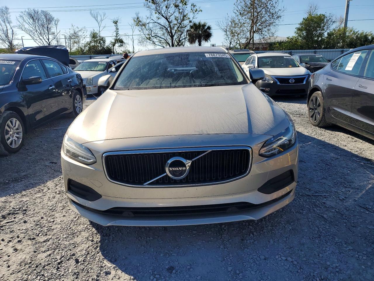 2018 VOLVO S90