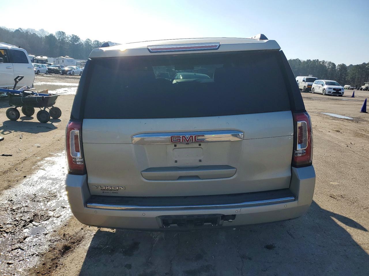 2016 GMC Yukon