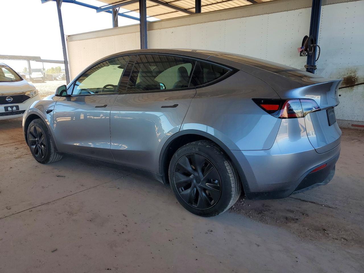 2025 TESLA MODEL Y